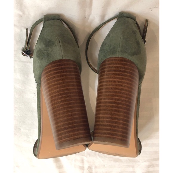 CARRSON Chunky Heeled Sandal - Picture 8 of 14